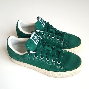Green Adidas Stan Smith sneakers for big boy, size 4.5;